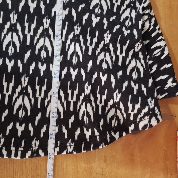 🦋3/$25 Mossimo Supply Co Small Black White 3/4 Sleeve Tribal Pattern Peplum Top - Picture 9 of 10
